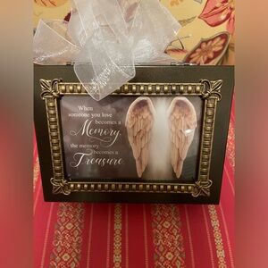 NWOT! MUSICAL TREASURE BOX 🖤